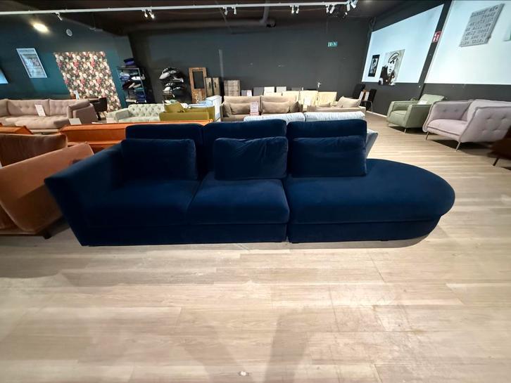Hoekbank Avola velvet donker blauw fluweel 50% Extra Korting, Huis en Inrichting, Banken | Bankstellen, Nieuw, Rechte bank, Vierpersoons of meer
