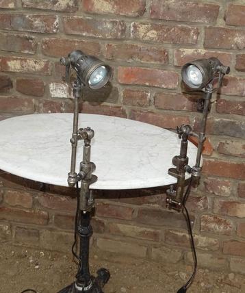 2 mooie bureaulampen met tafelklem  beschikbaar voor biedingen