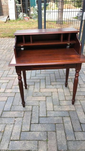 Secretaire beschikbaar voor biedingen