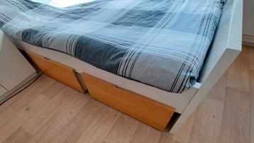 bed ikea inclusief matras en bak voor onder het bed beschikbaar voor biedingen