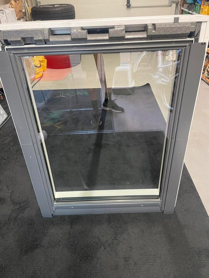 Te koop velux tuimel raam  GGL MK 04 nieuw, Doe-het-zelf en Verbouw, Glas en Ramen, Nieuw, Dakraam, Minder dan 80 cm, Minder dan 80 cm