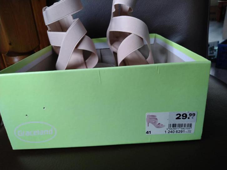 Mooie sandalen met hoge hak, Kleding | Dames, Schoenen, Nieuw, Sandalen of Muiltjes, Beige, Ophalen of Verzenden