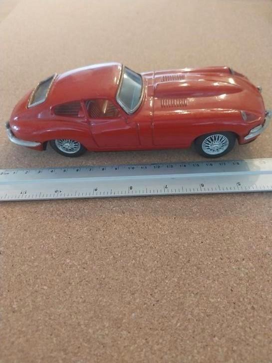 Bandai XK-E Jaguar pressed steel, Hobby en Vrije tijd, Modelauto's | Overige schalen, Zo goed als nieuw, Auto, Ophalen