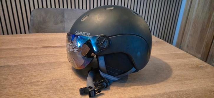 Sinner Skihelm met Vizier Zwart maat M., Sport en Fitness, Skiën en Langlaufen, Zo goed als nieuw, Overige typen, Skiën, Overige merken