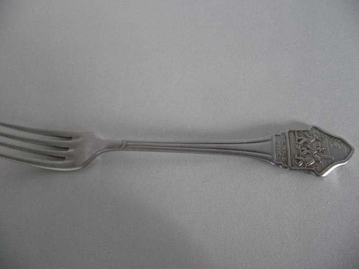 vintage kinderbestek vorkje Bruintje beer 15 cm Sola 1960, Antiek en Kunst, Antiek | Bestek, Ophalen of Verzenden