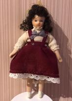 Poppenhuis porseleinen popje, Verzamelen, Poppenhuizen en Toebehoren, Ophalen of Verzenden, Zo goed als nieuw, Poppenhuis