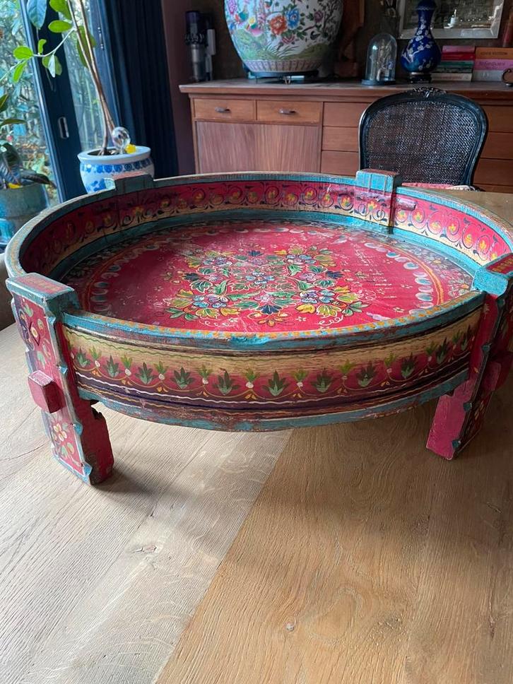 Grote Indiase chakki tafel beschilderd, Antiek en Kunst, Antiek | Meubels | Tafels, Ophalen