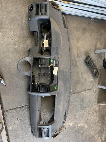 Volkswagen T5 dashboard beschikbaar voor biedingen