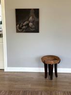 Vintage brutalist houten kruk met geitenharen h45cm, Huis en Inrichting, Krukjes, Ophalen of Verzenden, Zo goed als nieuw, Hout