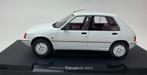 Jsn MCG 1:18 Peugeot 205 1984 wit, Hobby en Vrije tijd, Modelauto's | 1:18, Overige merken, Model Car Group, -, -