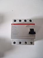 ABB aardlekschakelaars 40A 3P+N, Hobby en Vrije tijd, Elektronica-componenten, Ophalen of Verzenden, Zo goed als nieuw