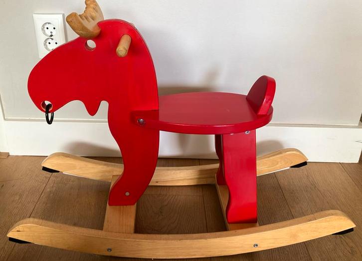 IKEA EKORRE Hobbeleland (schommel eland) rood/rubberboomhout, Kinderen en Baby's, Speelgoed | Hobbelfiguren, Zo goed als nieuw