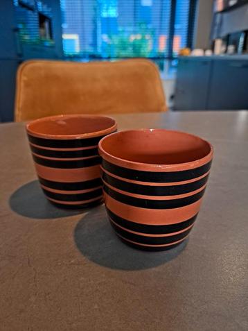 2 Ambacht Volendam design kopjes, Frank Carpay beschikbaar voor biedingen
