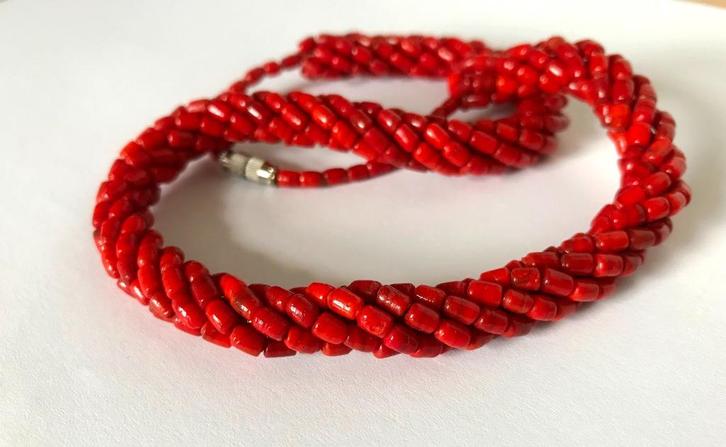 Prachtige ketting van mooie rode glanzende glazen rocailles, Sieraden, Tassen en Uiterlijk, Kettingen, Zo goed als nieuw, Verzenden