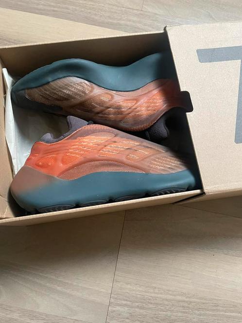 Yeezy 700 copper fade 43 1/3, Kleding | Heren, Schoenen, Zo goed als nieuw, Ophalen of Verzenden