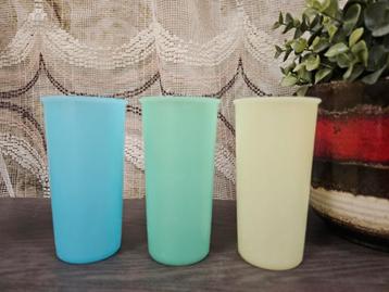 Vintage pastelkleuren bekers set van 3 beschikbaar voor biedingen