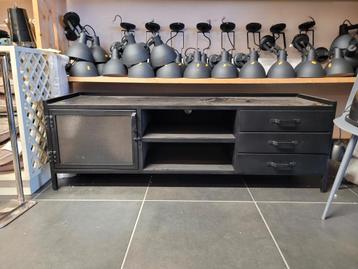 TV meubel, metalen uitvoering  beschikbaar voor biedingen
