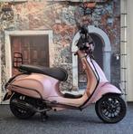 Vespa Sprint bouwjaar 2022 met weinig KM, Fietsen en Brommers, Scooters | Vespa, Ophalen, Overige modellen, Maximaal 45 km/u, Zo goed als nieuw