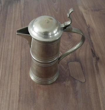 koperen / messing oor-kannetje / schenkkannetje beschikbaar voor biedingen