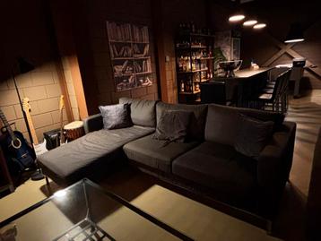 Bank met chrome poten en een bijpassende Fauteuil. beschikbaar voor biedingen