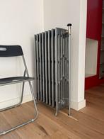 Gietijzeren kolom radiator, Doe-het-zelf en Verbouw, Verwarming en Radiatoren, Ophalen, Radiator, Minder dan 60 cm, Zo goed als nieuw