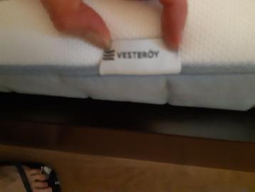 Stijlvol IKEA Bedframe met Hoofdbord, Matras, Lattenbodem... - afbeelding 14