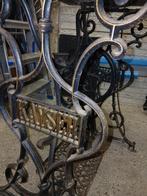 Een Antieke trap naaimachine., Antiek en Kunst, Antiek | Naaimachines, Ophalen of Verzenden