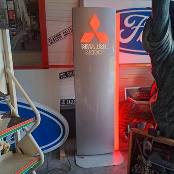 Mitsubishi Motors reclamezuil XL beschikbaar voor biedingen