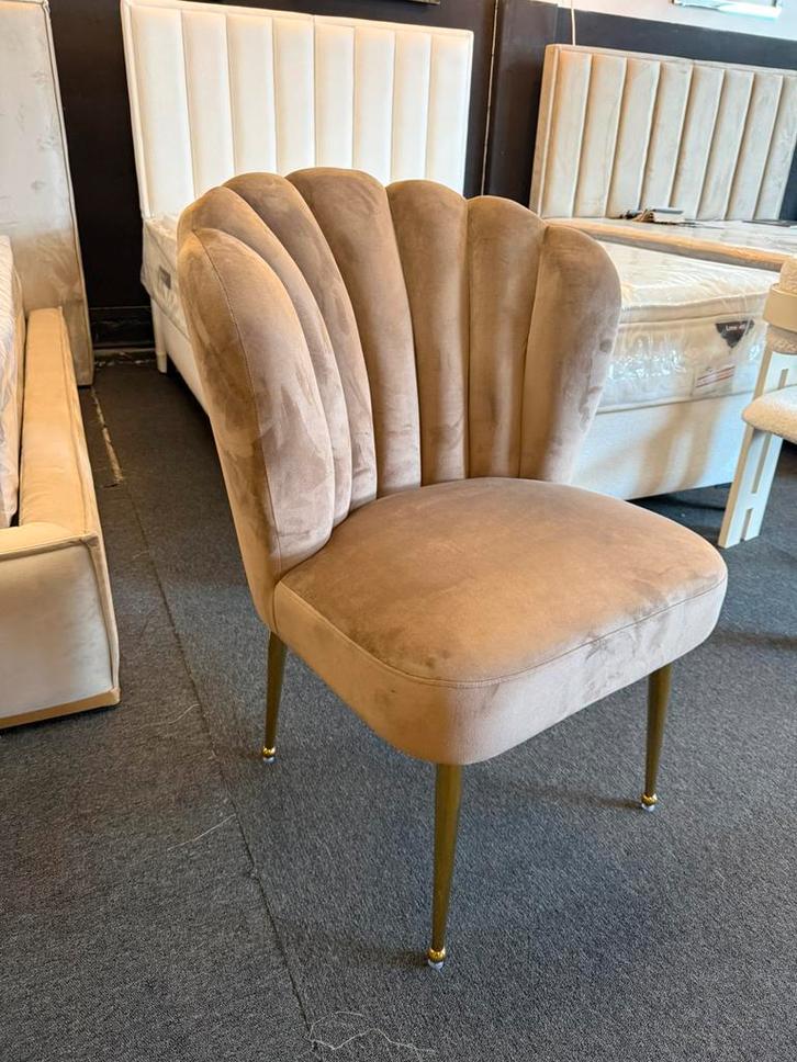 Mooie Schilp Stoel - Bruin met gouden onderstel NIEUW, Huis en Inrichting, Stoelen, Nieuw, Vijf, Zes of meer stoelen, Metaal, Stof