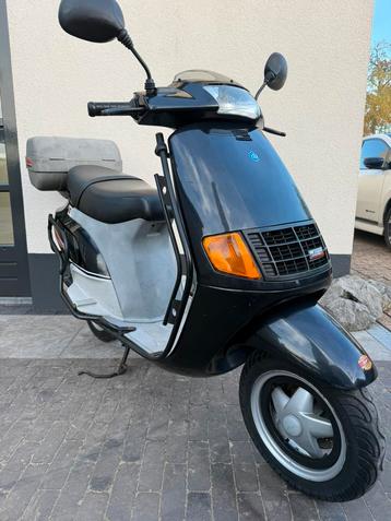 ⭐️Piaggio quartz 50cc 2 takt Glans zwart full option!⭐️ beschikbaar voor biedingen