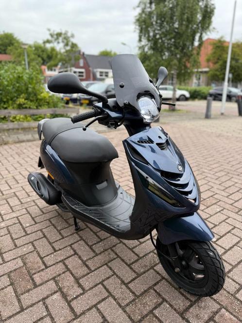 Piaggio Zip SP brom 4t 45km 2017 full option led scherm, Fietsen en Brommers, Scooters | Piaggio, Zo goed als nieuw, Zip, Maximaal 45 km/u