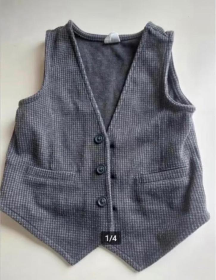 Hema Grijs Mini Gilet Mouwloos Vest Gilette Pak maat 98/104, Kinderen en Baby's, Kinderkleding | Maat 98, Zo goed als nieuw, Jongen of Meisje