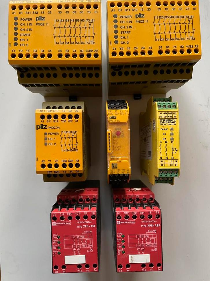 Pilz noodstoprelais relais safety relay noodstop veiligheid, Hobby en Vrije tijd, Elektronica-componenten, Zo goed als nieuw, Ophalen of Verzenden