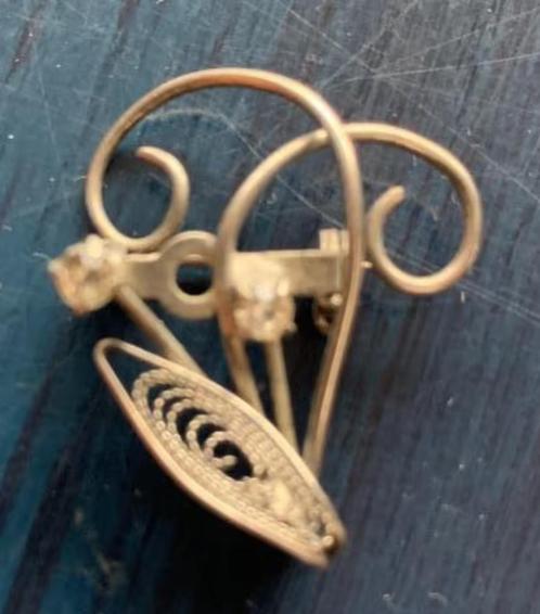 Broche in vorm van gestileerde bloem met bloemblaadje; 3 cm, Sieraden, Tassen en Uiterlijk, Broches, Zo goed als nieuw, Minder dan 4 cm