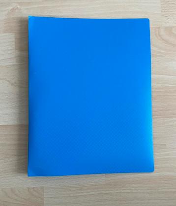 Blauwe binder beschikbaar voor biedingen