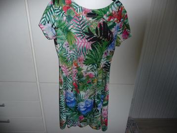 Jurk in jungle bloemendessin. Maat XL. Valt als maat 44.   beschikbaar voor biedingen