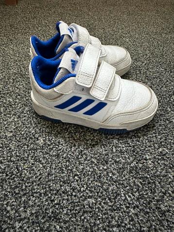 Adidas jongen schoentjes - maat 23 beschikbaar voor biedingen