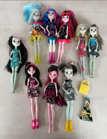 Barbie poppen meubelen accessoires schoentjes kleertjes beschikbaar voor biedingen