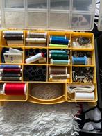 Naaidoos met diverse fournituren, Ophalen of Verzenden, Gebruikt, Garen of Naald(en)