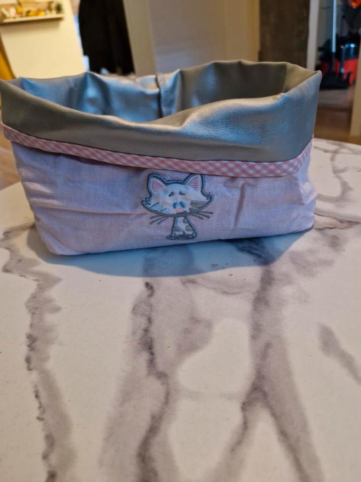 Woezel en Pip Babykamer Mandje met Buurpoes, Huis en Inrichting, Woonaccessoires | Kisten, Zo goed als nieuw, Minder dan 50 cm