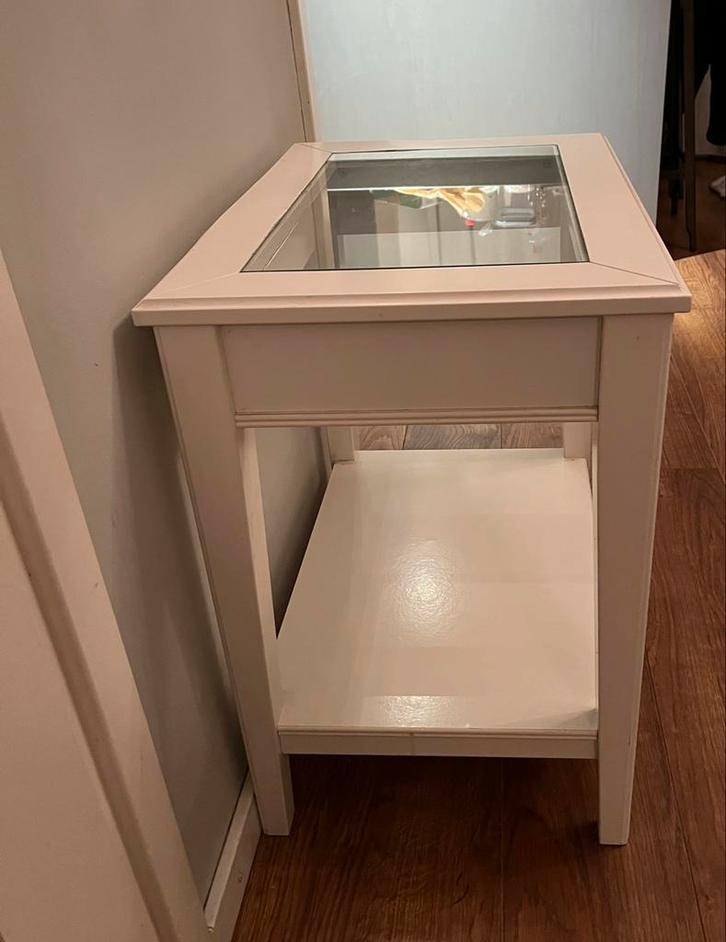 Stijlvolle sidetable met glazen blad, Huis en Inrichting, Tafels | Sidetables, Gebruikt, 25 tot 50 cm, 50 tot 100 cm, Rechthoekig