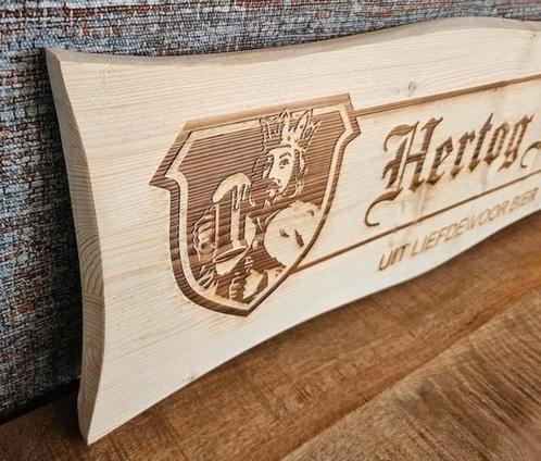 Groot houten HERTOG JAN 'uit liefde voor bier' wandbord, Verzamelen, Biermerken, Nieuw, Reclamebord, Plaat of Schild, Hertog Jan