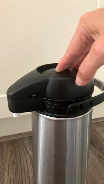 Isoleerkan met tap 2 liter nieuw hoogte 35 cm beschikbaar voor biedingen