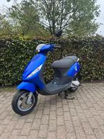 ⭐️Piaggio zip 2 takt 50cc Brom NIEUWSTAAT slechts 2400 KM⭐️, Fietsen en Brommers, Ophalen, Tweetakt, Zip, Zo goed als nieuw