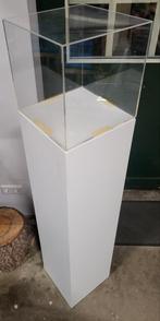 Mooie vitrine zuil / pilaar, Ophalen, Zo goed als nieuw