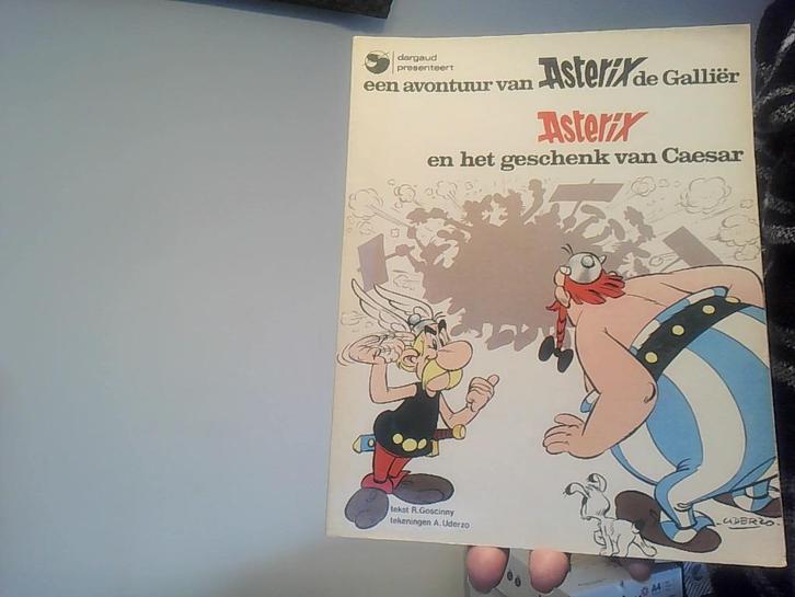 asterix nr 21 asterix en het geschenk van caesar uit 1974, Boeken, Stripboeken, Zo goed als nieuw, Eén stripboek, Ophalen of Verzenden