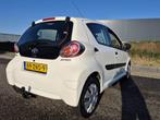 Toyota Aygo 1.0 VVT-i Trekhaak, Navigatie, Dakdragers., Auto's, Toyota, Voorwielaandrijving, Euro 5, Stof, Gebruikt