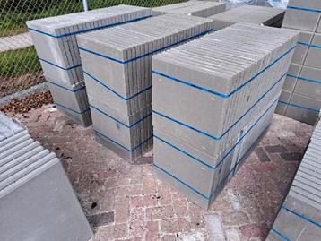 tegels 50x50x4cm grijs, nieuw / partij beschikbaar voor biedingen