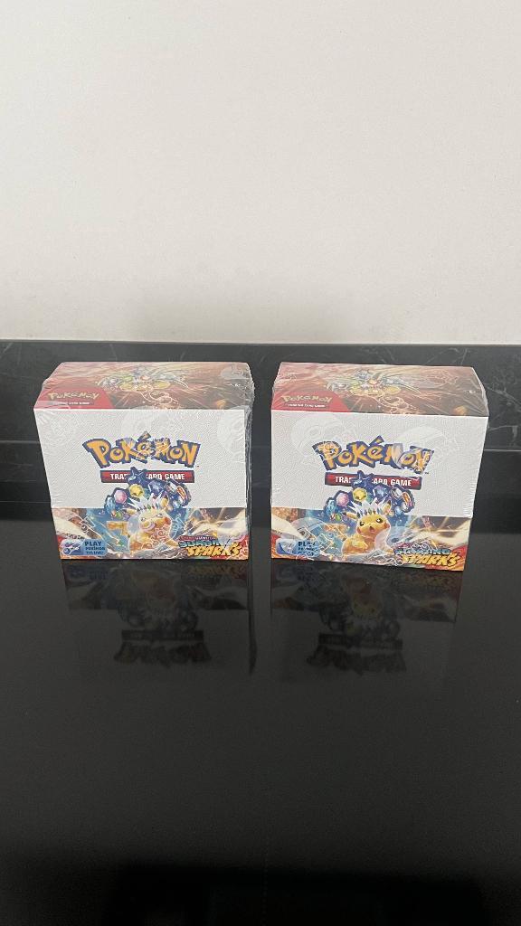 Pokemon Surging Sparks Booster Box (sealed), Hobby en Vrije tijd, Verzamelkaartspellen | Pokémon, Nieuw, Boosterbox, Foil, Ophalen of Verzenden