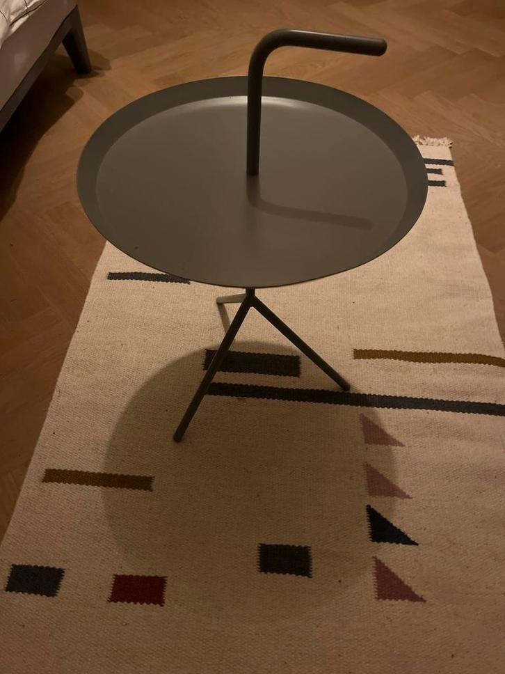 Hay DLM Bijzettafel Blauw/Grijs, Huis en Inrichting, Tafels | Bijzettafels, Zo goed als nieuw, Rond, Minder dan 45 cm, Minder dan 55 cm